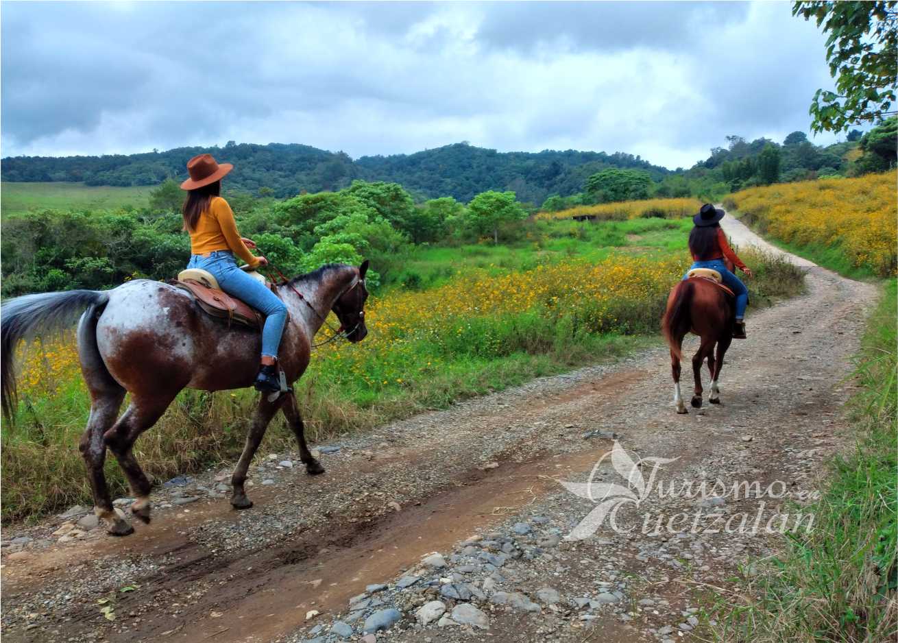 Paquete 2 - a caballo a cascada corazón del bosque
